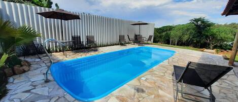 Útilaug, sólstólar