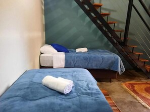 Family Room | Minibar, blackout drapes, free WiFi, bed sheets - Pousada da Estação (Brotas)