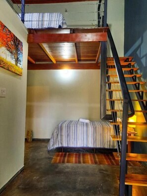 Family Room | Minibar, blackout drapes, free WiFi, bed sheets - Pousada da Estação (Brotas)