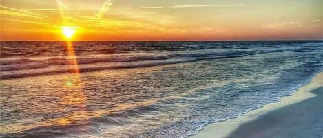 Beach nearby, sun loungers, beach towels