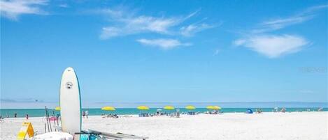 Beach nearby, sun loungers, beach towels