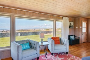 Smart TV, fireplace, table football, computer monitors