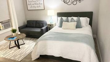 1 bedroom, iron/ironing board, WiFi (free), bed sheets
