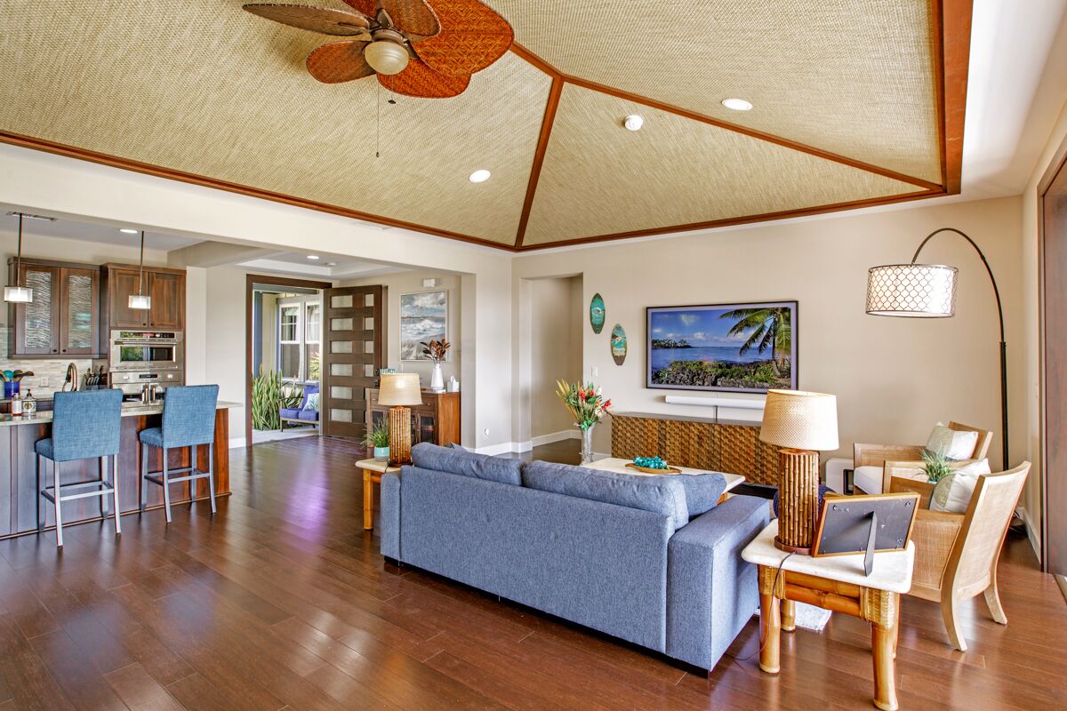 Smart-TV, bøker, stereoanlegg og PC-skjermer