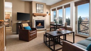TV, fireplace