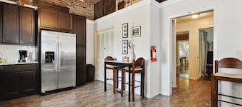 Spacious Historic 5BR |4King| Walkable: Beach, Casino, Port, Aquarium & Downtown
