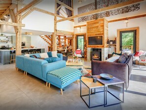 TV, peis, videospill og DVD-spiller