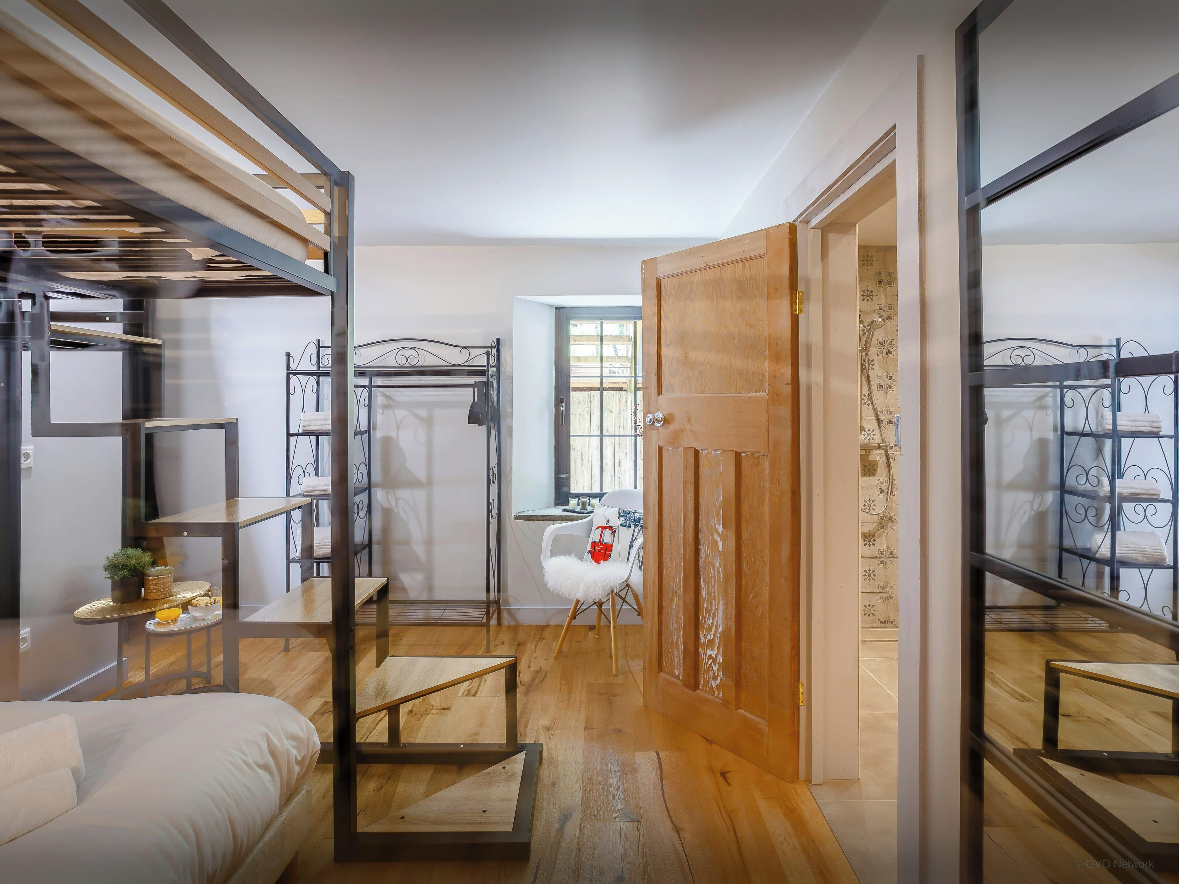 7 chambres, fer et planche à repasser, Wi-Fi, draps fournis