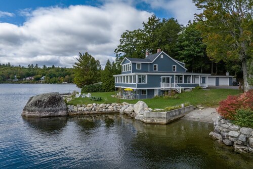 Lakefront for 15, private beach and dock