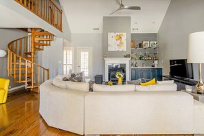 Smart TV, fireplace, offices, computer monitors