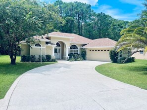 Exterior - Cozy, Private Home Close to the I95 Exit 284 (Palm Coast)