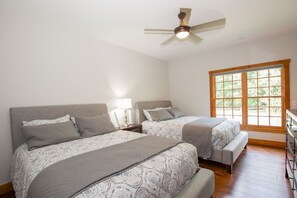 4 bedrooms, iron/ironing board, free WiFi, bed sheets