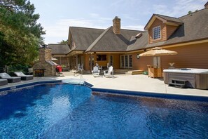 Outdoor pool - Pinehurst Golf home w/ pool,Game room, Pool table, sleep up to 12 (Pinehurst)