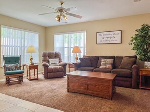 TV - Lake Front ~ 2 BR WALK-IN with Large Deck! FREE TICKETS INCLUDED! (AP79-1) (Branson)
