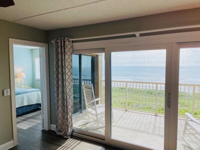Endless Oceanfront Upper Floor Views of Ocean/Pier from this Wonderful Condo!