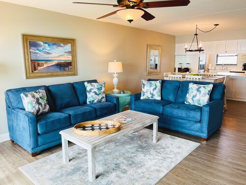 Endless Oceanfront Upper Floor Views of Ocean/Pier from this Wonderful Condo!