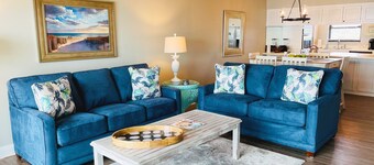 Endless Oceanfront Upper Floor Views of Ocean/Pier from this Wonderful Condo!