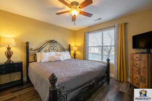 2 slaapkamers, een strijkplank/strijkijzer, wifi, beddengoed