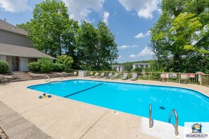 Pool - Penthouse 2 BD Condo Near The Strip ~ Pool ~ FREE TICKETS INCLUDED! (CL-D11) (Branson)