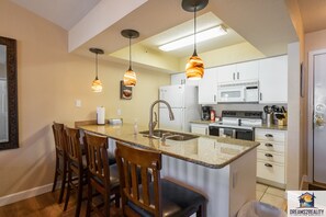 Fridge, microwave, oven, stovetop - Penthouse 2 BD Condo Near The Strip ~ Pool ~ FREE TICKETS INCLUDED! (CL-D11) (Branson)