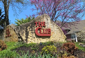 Exterior detail - Penthouse 2 BD Condo Near The Strip ~ Pool ~ FREE TICKETS INCLUDED! (CL-D11) (Branson)