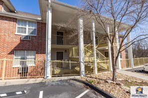 Exterior - Penthouse 2 BD Condo Near The Strip ~ Pool ~ FREE TICKETS INCLUDED! (CL-D11) (Branson)
