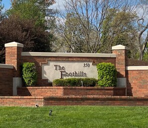 Property grounds - Updated 2 BR | Central Location | 2 Pools & Hot Tub | FREE TICKETS INCLUDED!! (FHD-18) (Branson)