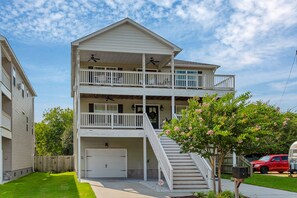 Exterior - Pets Welcome! Large 4 Bed Beach View Privately Own/Operated (Norfolk)