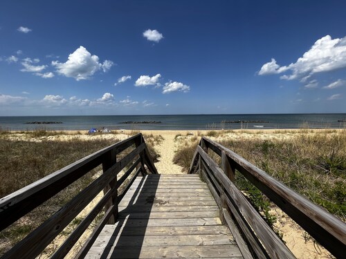 Pets Welcome! Large 4 Bed Beach View Privately Own/Operated