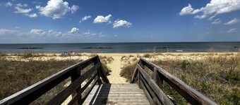 Pets Welcome! Large 4 Bed Beach View Privately Own/Operated