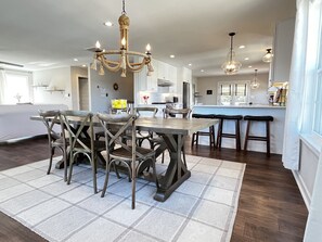 Dining - Pets Welcome! Large 4 Bed Beach View Privately Own/Operated (Norfolk)