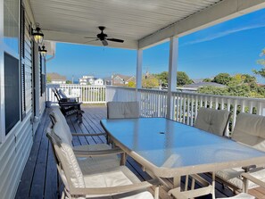 Outdoor dining - Pets Welcome! Large 4 Bed Beach View Privately Own/Operated (Norfolk)