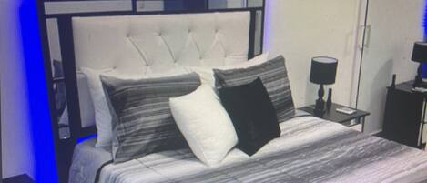 2 bedrooms, iron/ironing board, free WiFi, bed sheets