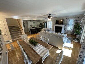 智能电视、壁炉、桌上足球