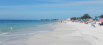 Shorewalk Palms Heaven 2BR Villa • 2 Pools & Heated Hot Tubs •Near IMG / Beaches