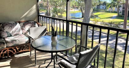 Fabulous Shorewalk Palms Heaven condo-2 heated hot tubs & pools near IMG/beaches