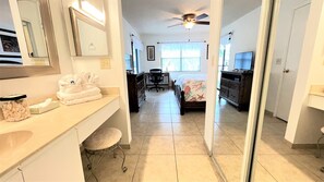 2 bedrooms, desk, iron/ironing board, free WiFi