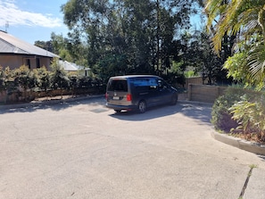 Free self-parking - Blue Wren Lodge Waratah (Waratah West)