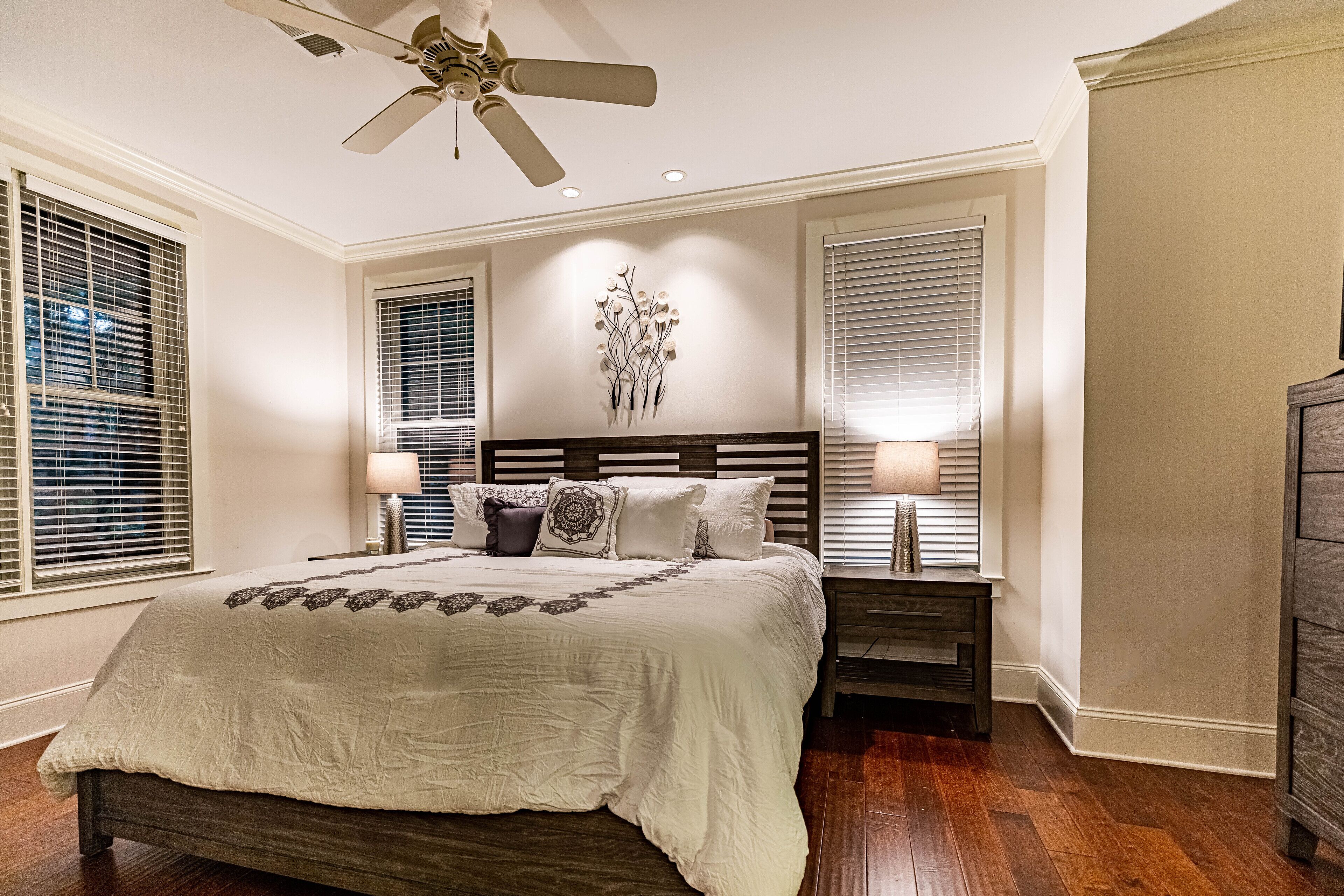 2 chambres, fer et planche à repasser, Wi-Fi, draps fournis