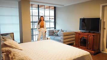 1 habitación, insonorización y tabla de planchar con plancha