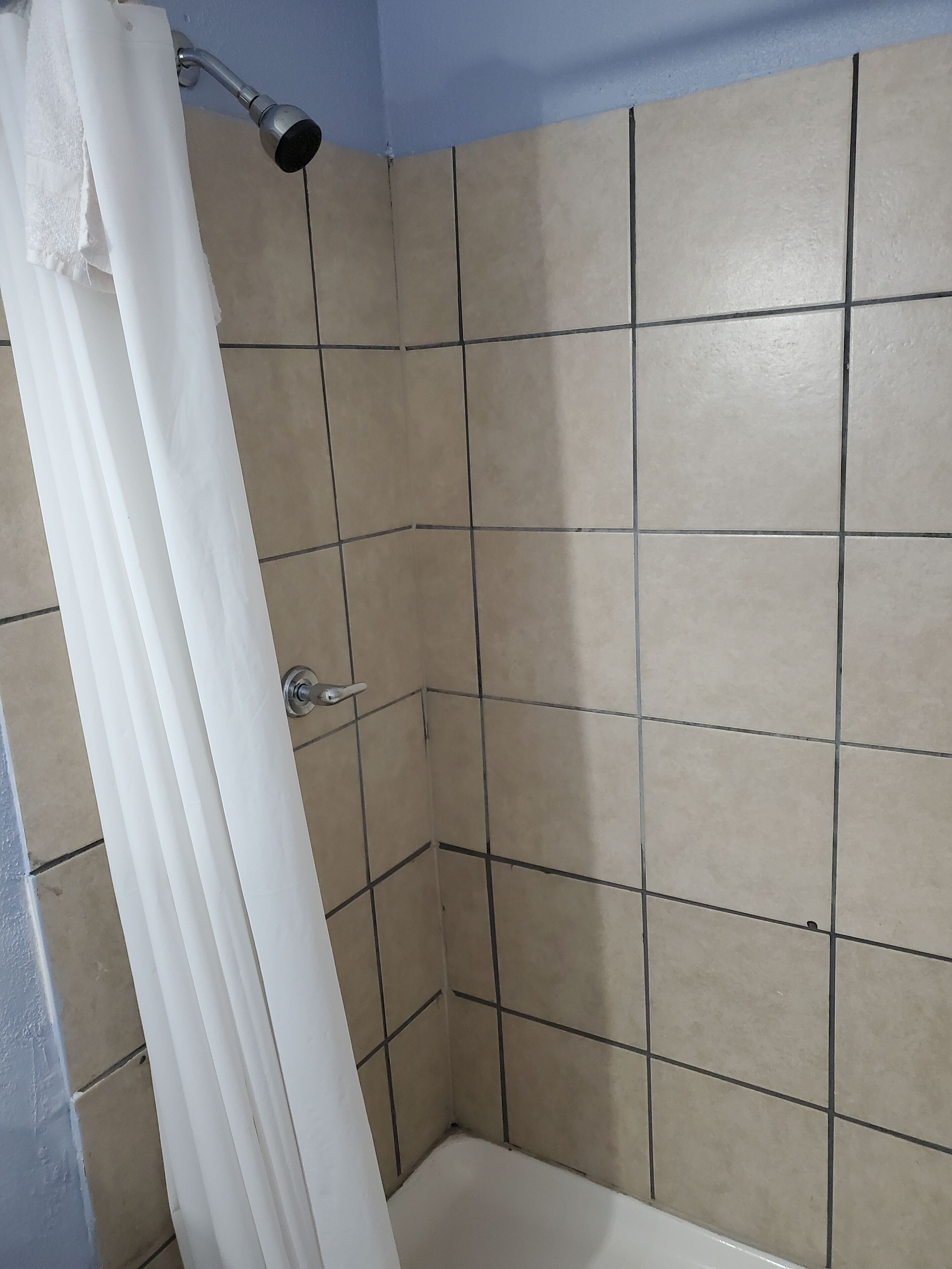 Chambre Confort | Salle de bain | Serviettes fournies