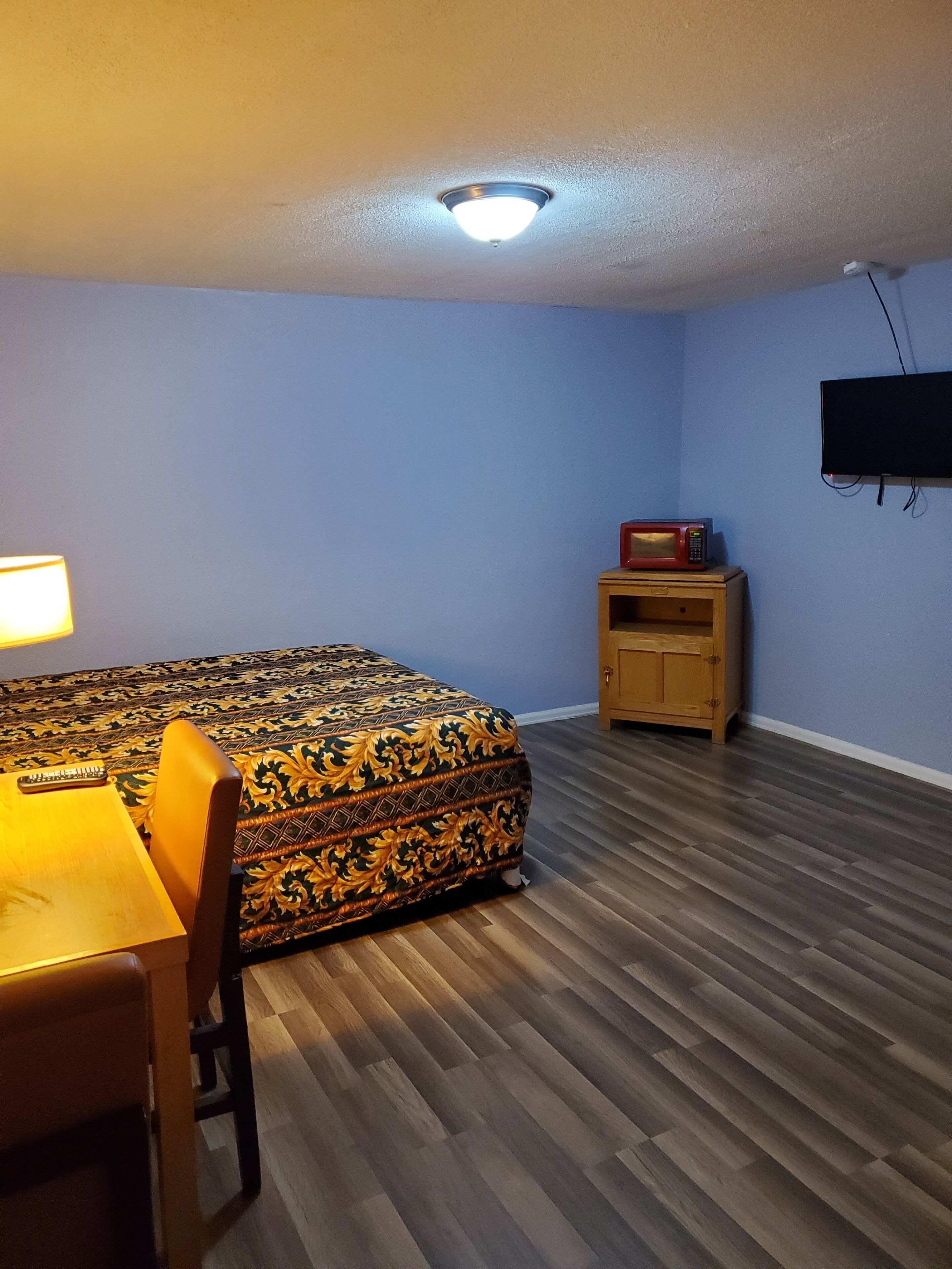Free WiFi, bed sheets