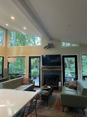 Smart TV, fireplace, books, offices