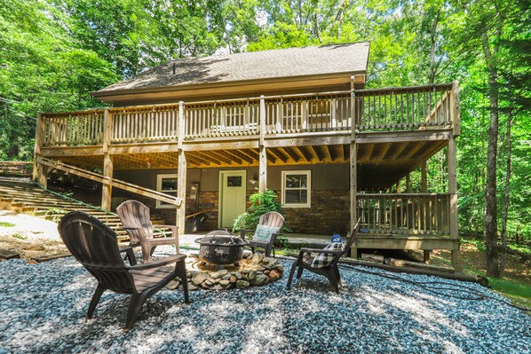 Terrace/patio - Stylish Home w/ High-Speed WiFi, Central AC, Washer/Dryer, & Seasonal Mtn. View (Helen)