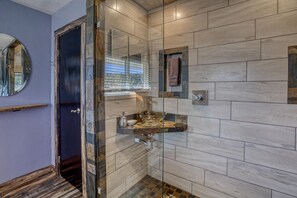 Ensemble douche/baignoire, baignoire à jets, sèche-cheveux