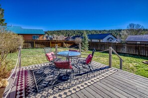 Outdoor dining - A Carefree Cottage/Pet friendly (Pagosa Springs)