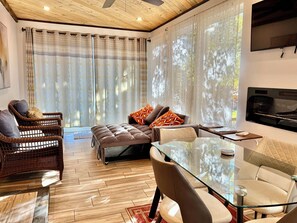 Smart TV, fireplace