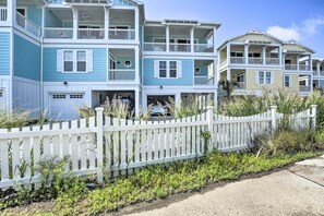 Exterior - Luxury Townhouse w/ Ocean Views - Walk to Ocean! (Kure Beach)