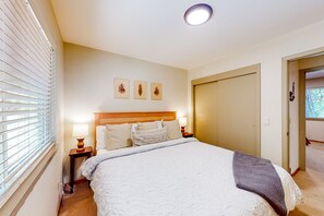 3 bedrooms, internet, bed sheets