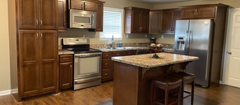 Country Convenience and Half a Mile to Boat Ramp.